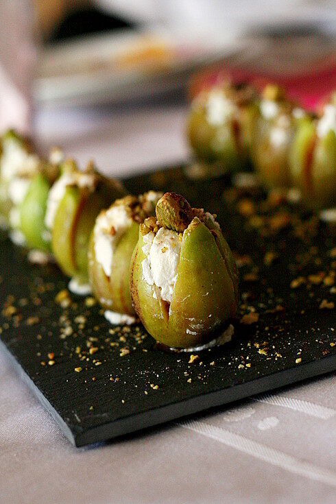 Fichi con formaggio caprino e granella di pistacchi
