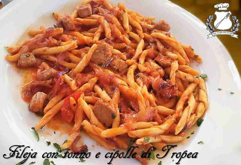 Fileja con tonno e cipolle di tropea