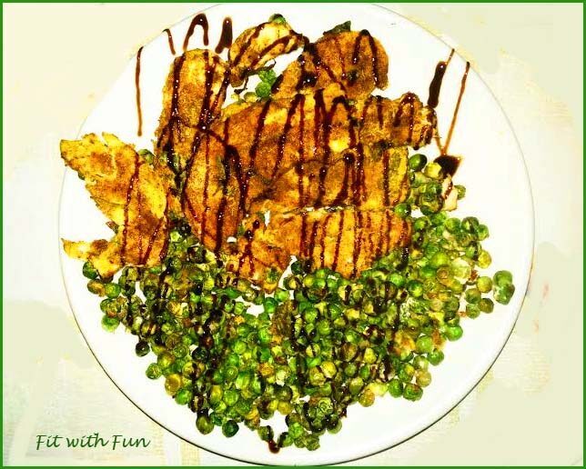 Filetti di pollo impanati con piselli e panna di soia