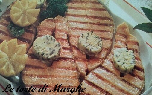 Filetti di salmone alla piastra con salsa