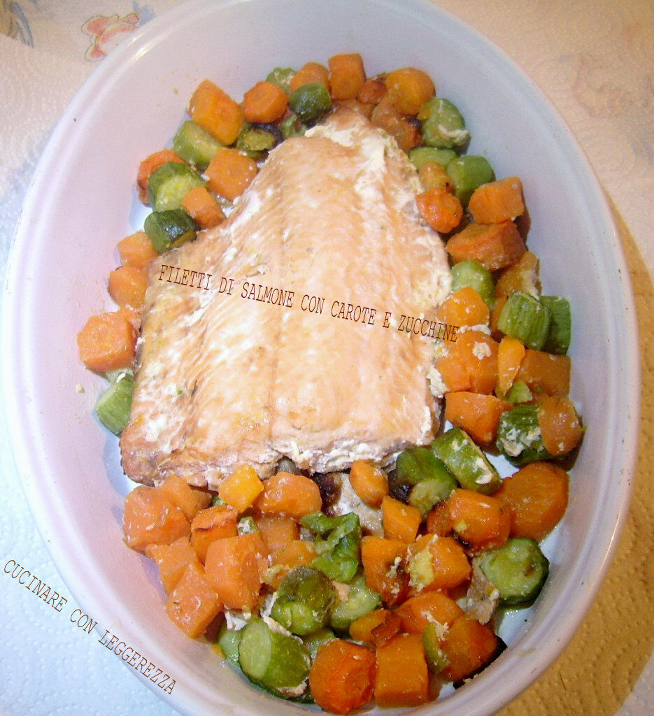 Filetti di salmone con carote e zucchine
