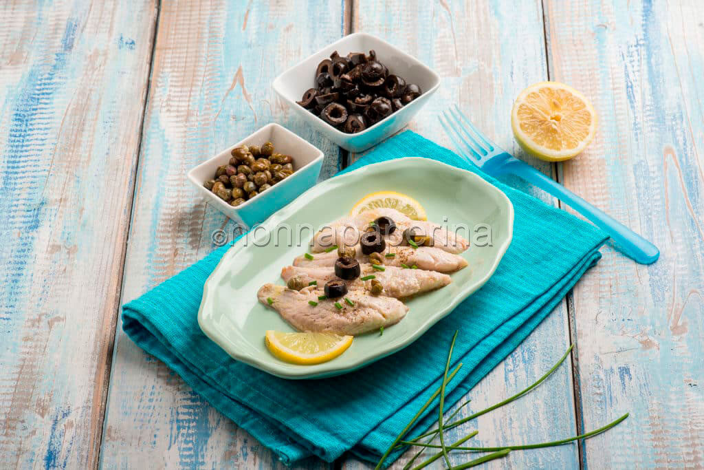 Filetti di triglia marinati al limone con capperi ed olive