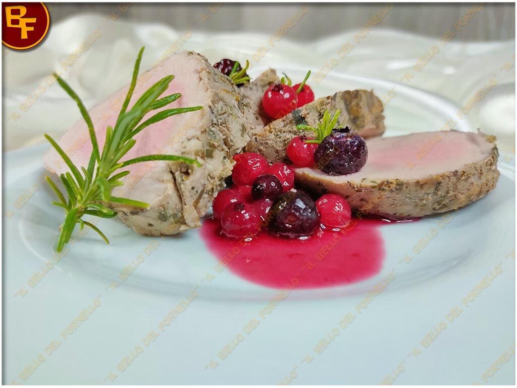 Filetto con salsa ai frutti di bosco