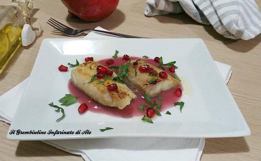 Filetto di gallinella su salsa al melograno