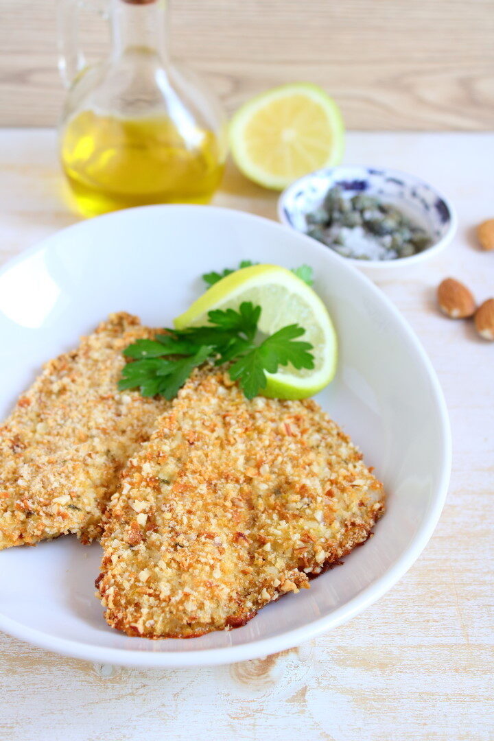 Filetto di platessa gratinato con mandorle capperi e limone