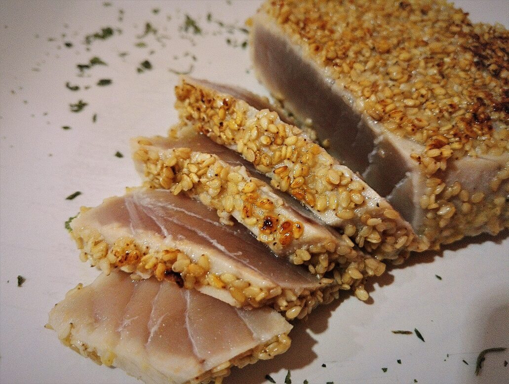 Filetto di tonno in crosta di sesamo