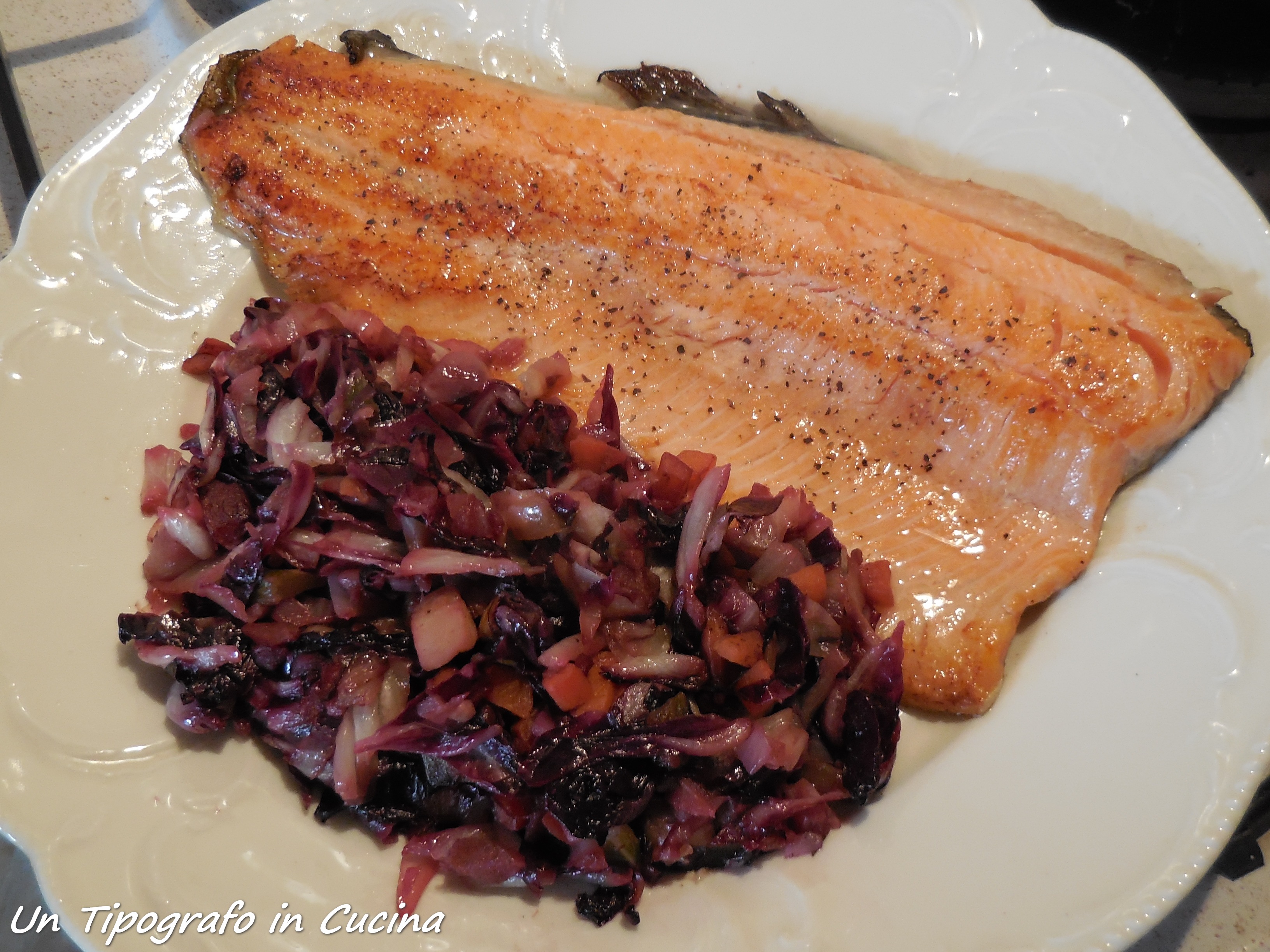 Filetto di trota salmonata con radicchio saltato…