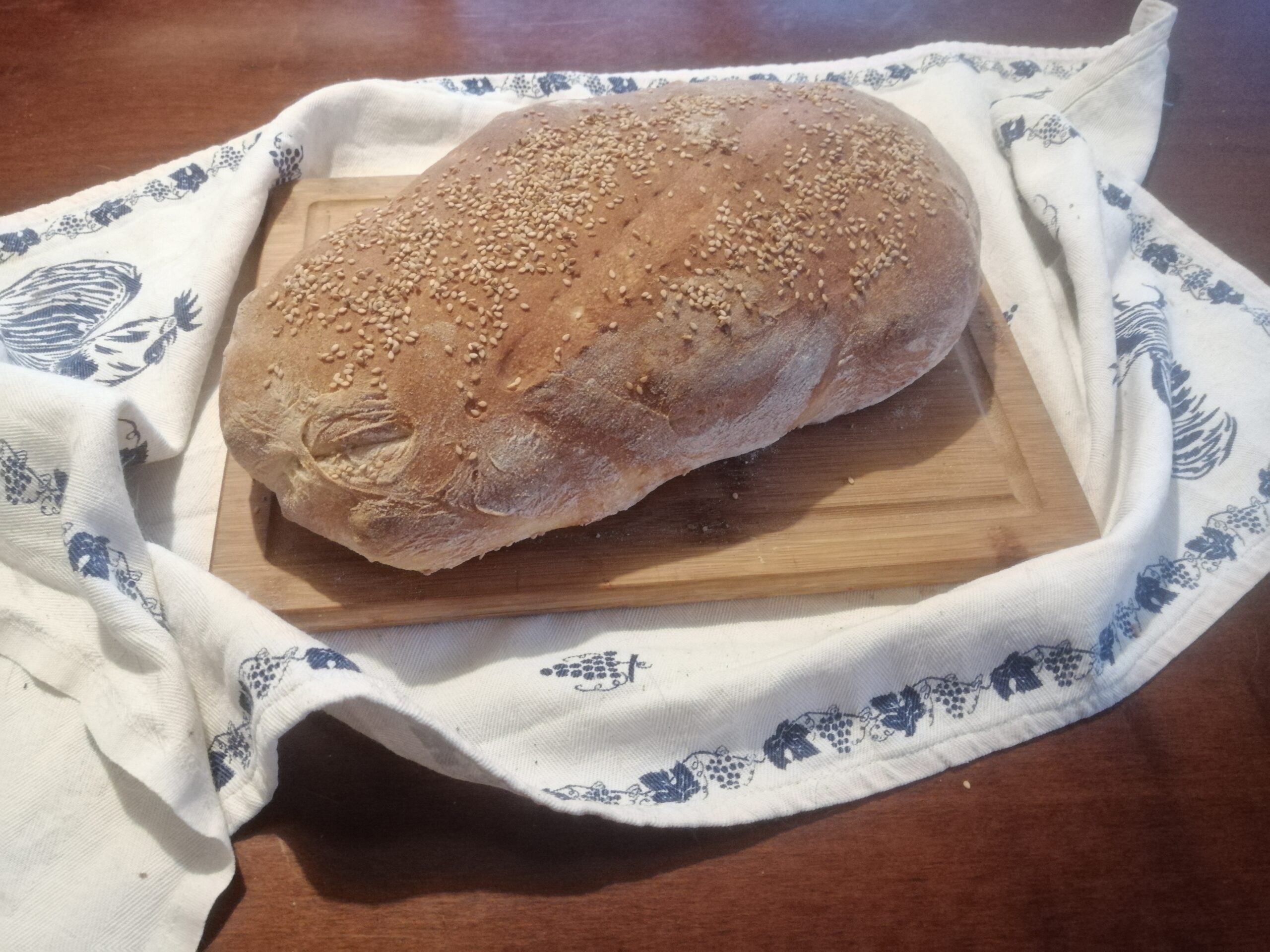 Filone di pane al sesamo