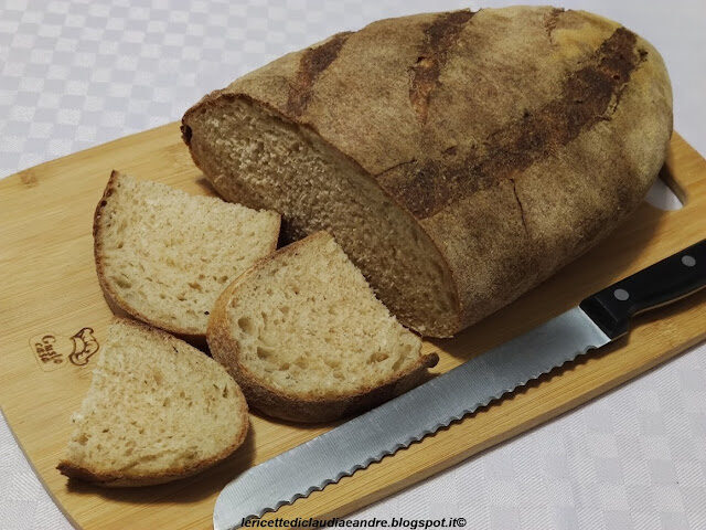 Filone di pane integrale con lievito madre