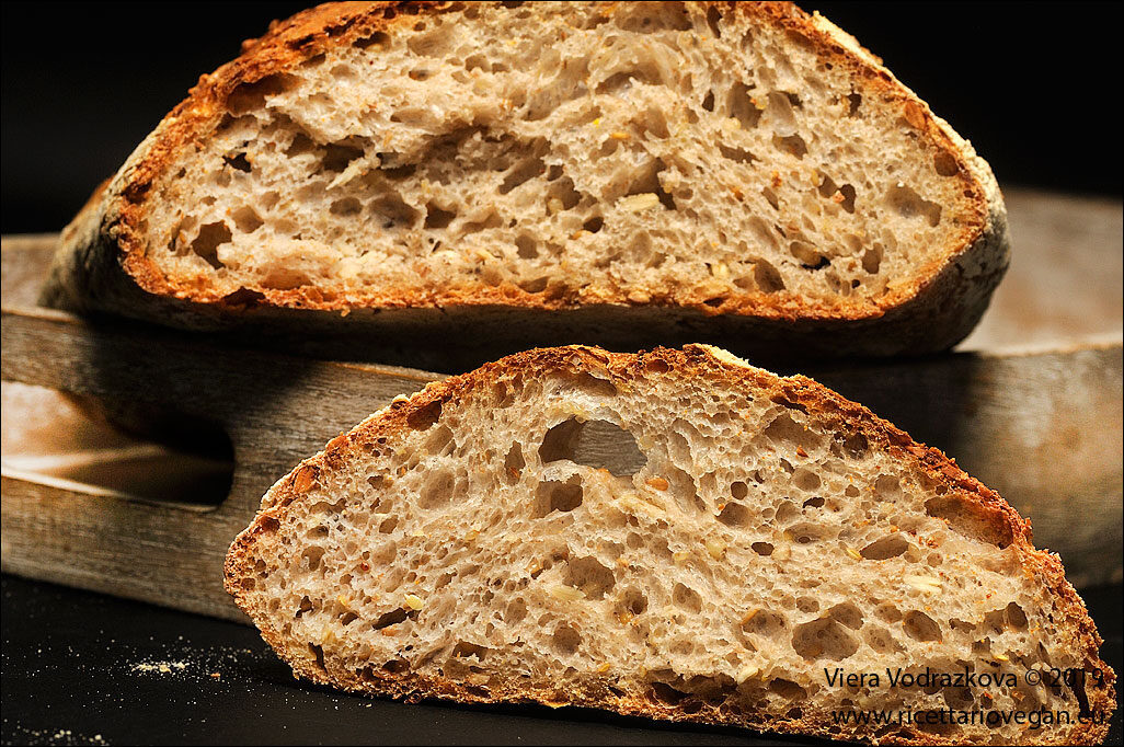Filone rustico con farro e poltiglia di semi