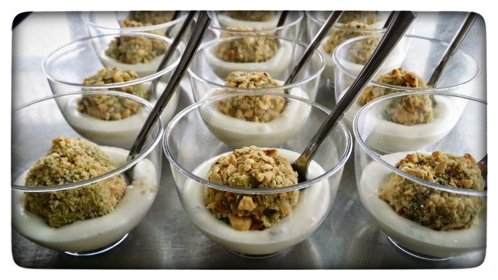 – finger food – bocconcini agli spinaci con crumble di nocciole e crema gorgonzola e ricotta
