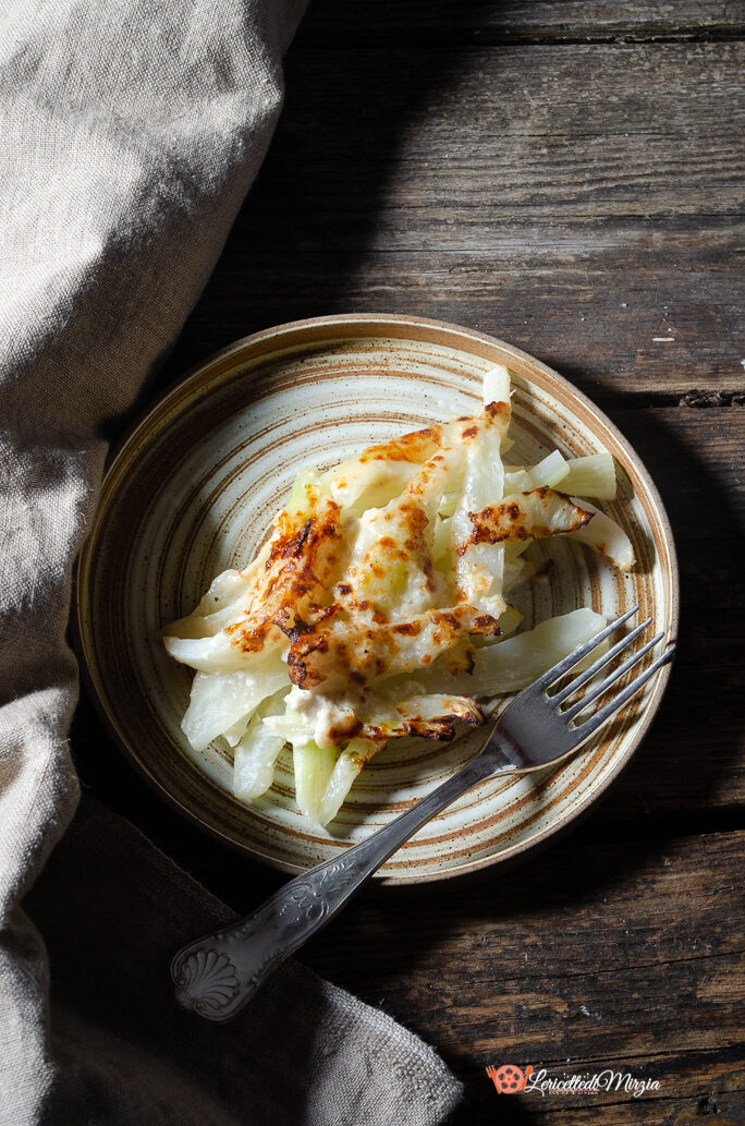 Finocchi gratinati al latte nella friggitrice ad aria