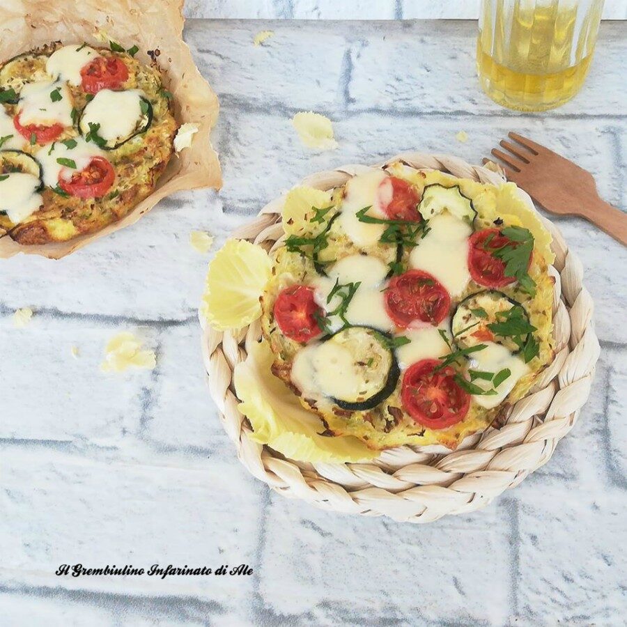 Finta pizza di verza alle zucchine e pomodorini