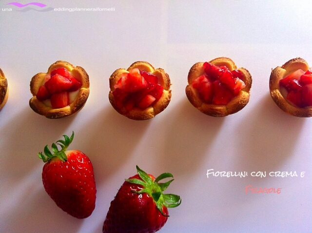 Fiorellini con crema e fragole