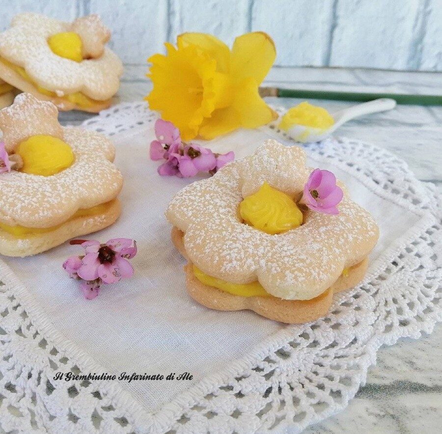 Fiori alla frolla di riso e crema pasticcera