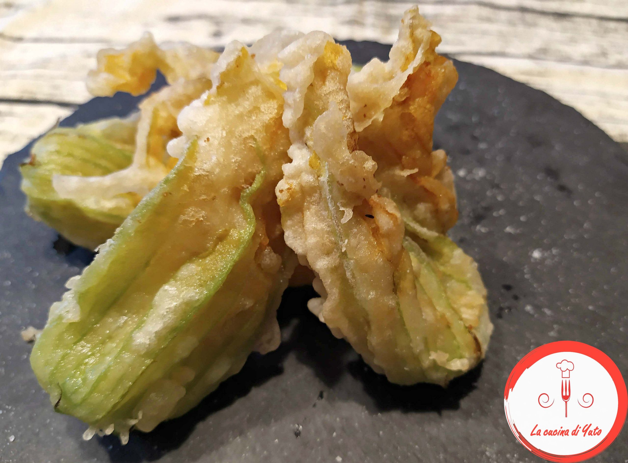 Fiori di zucca fritti in pastella (leggera)