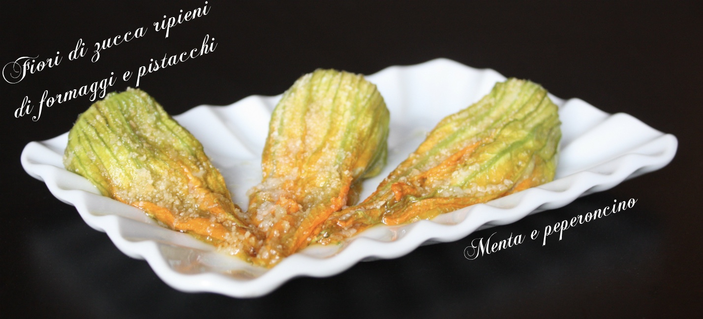 Fiori di zucca ripieni di formaggi e pistacchi