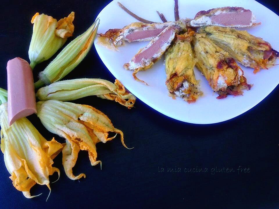 Fiori di zucca ripieni di ricotta e wurstel