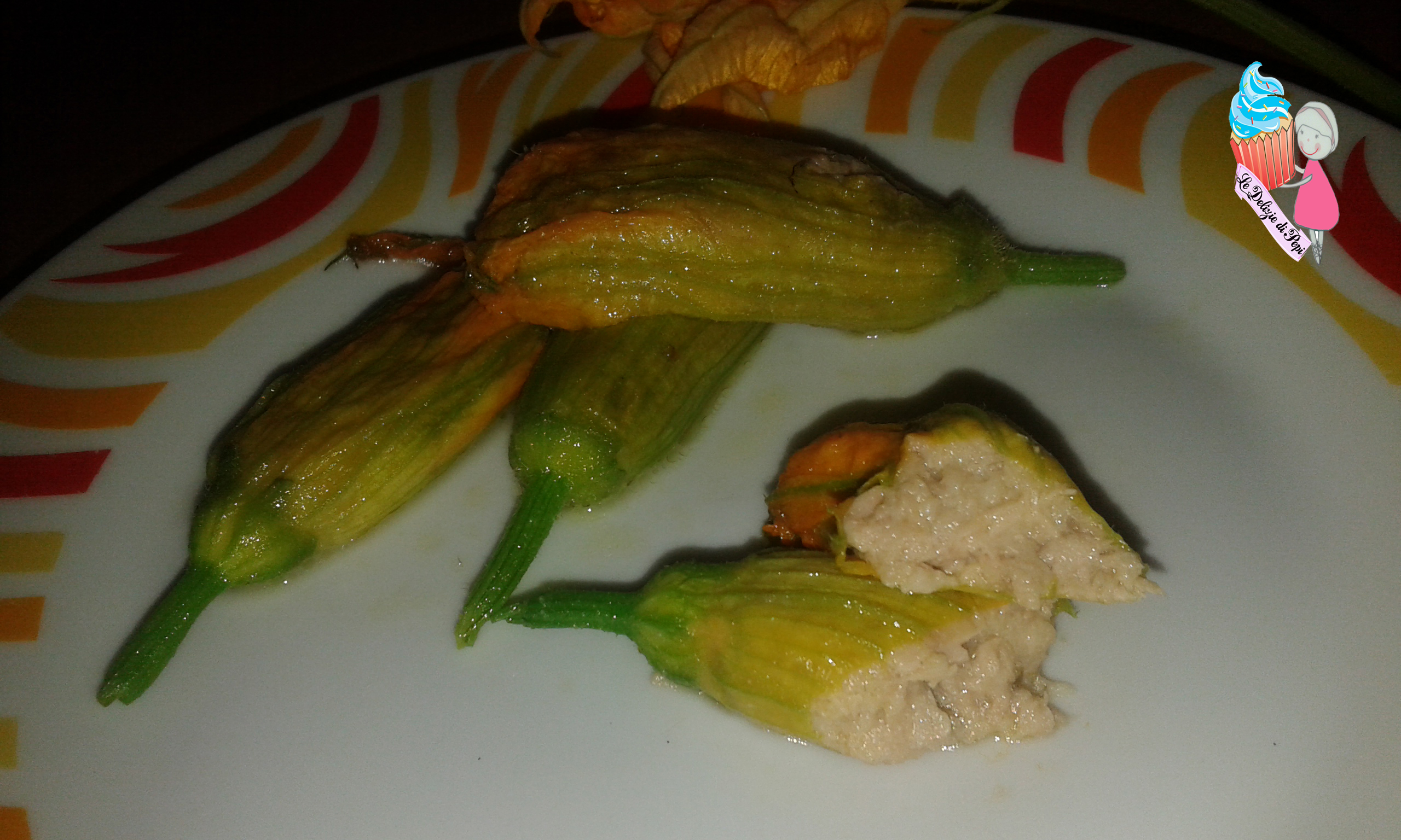 Fiori di zucca ripieni di tonno e mozzarella