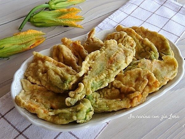 Fiori di zucca ripieni fritti golosi