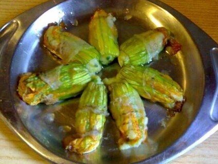 Fiori di zucca ripieni