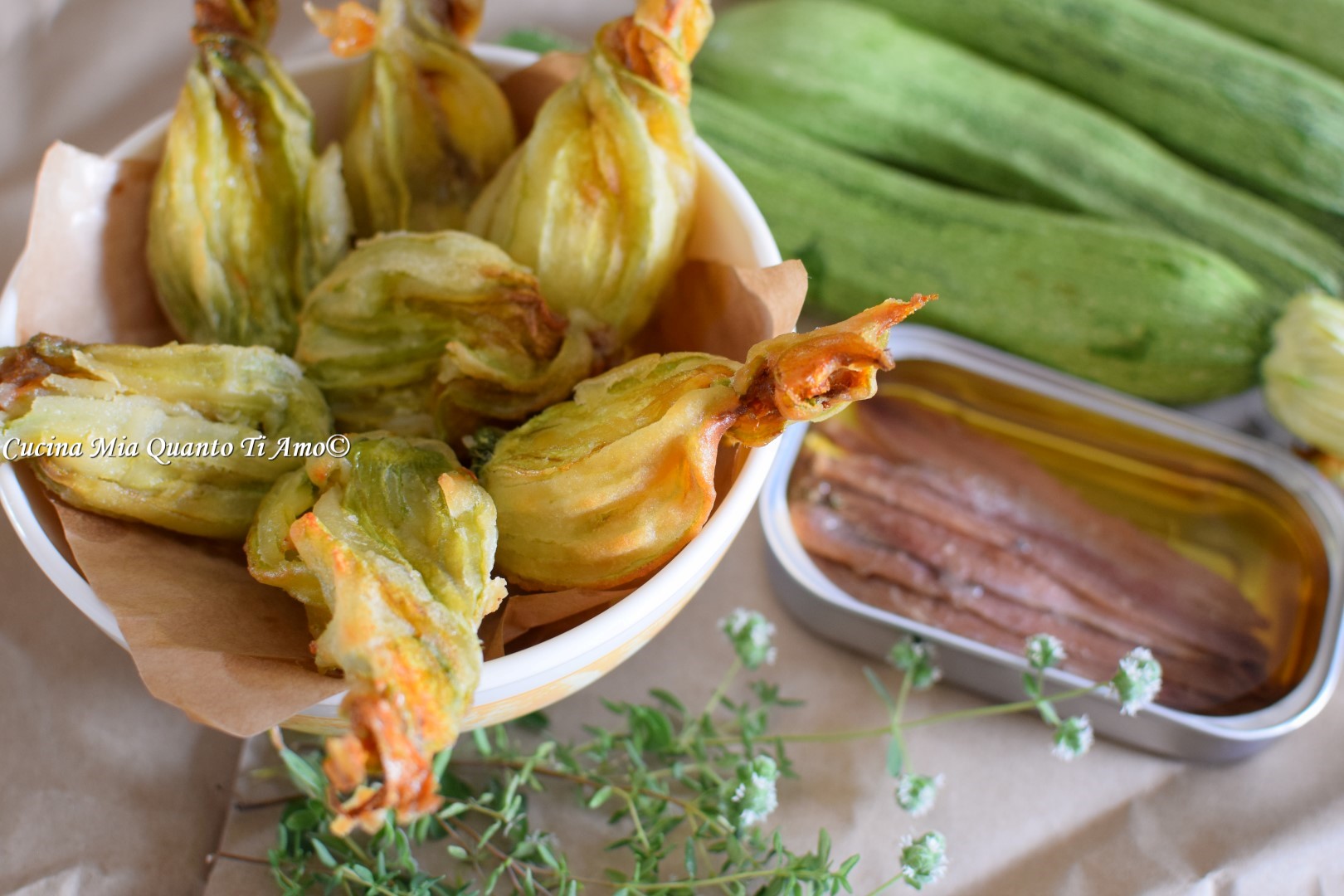 Fiori di zucchina ripieni nella friggitrice ad aria