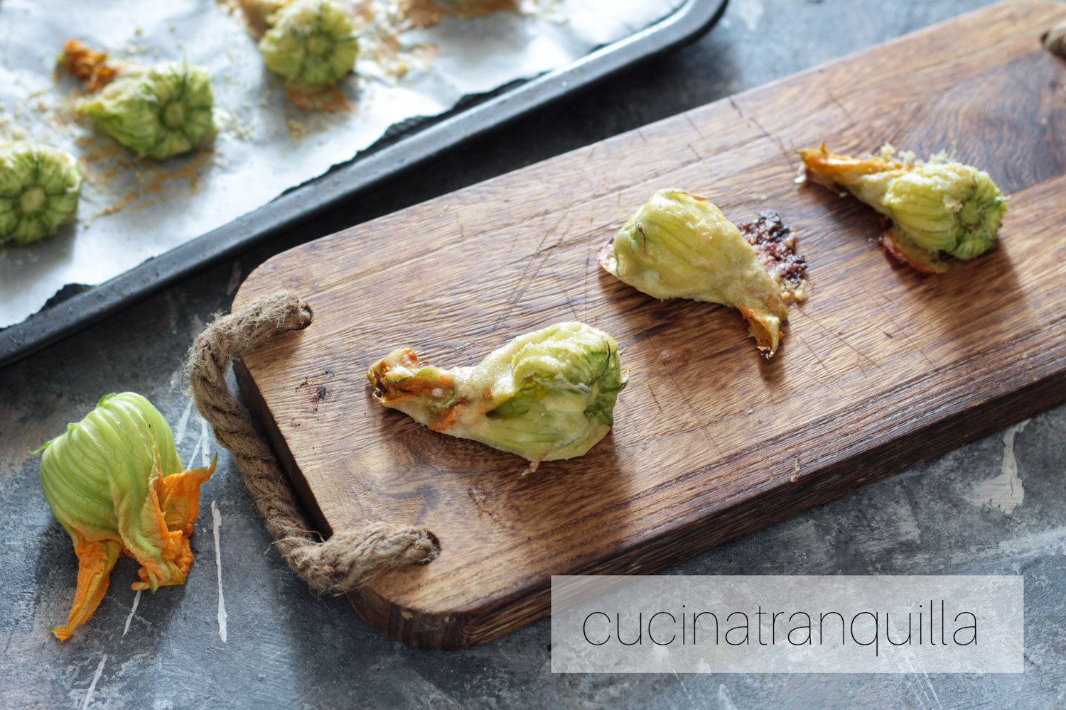 Fiori di zucchine ripiene al forno