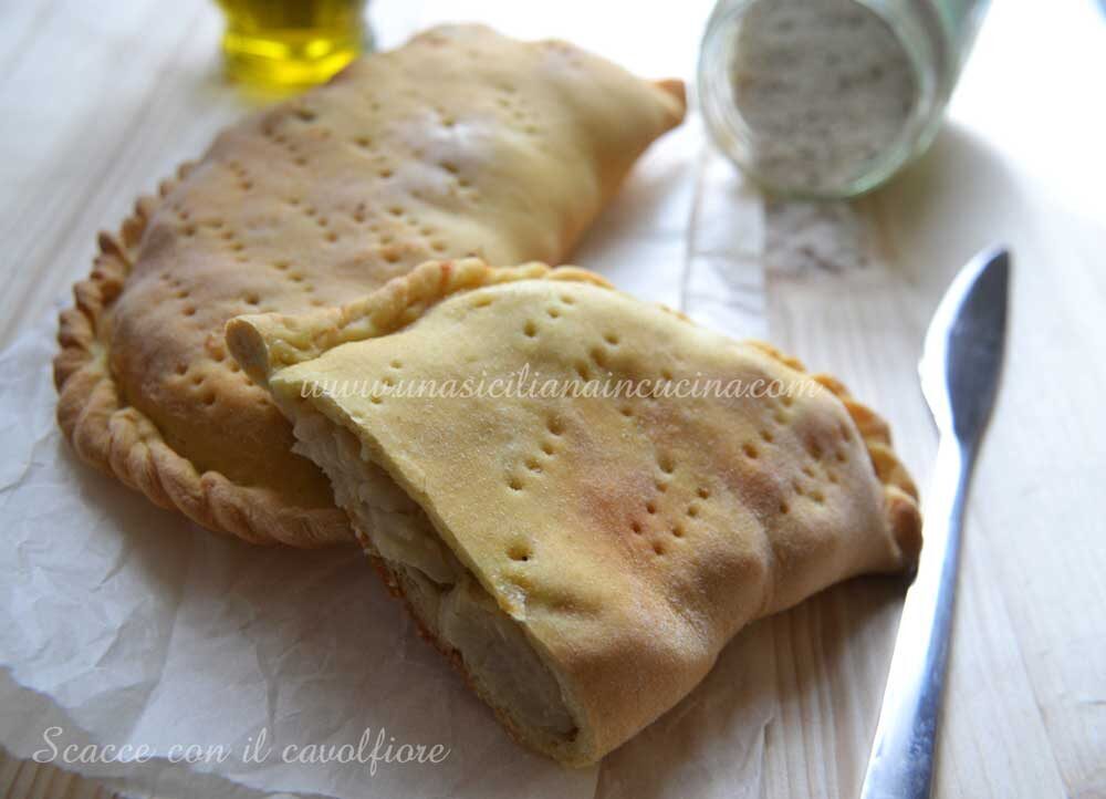 Focacce con il cavolfiore o scacce coo’sciuriddu