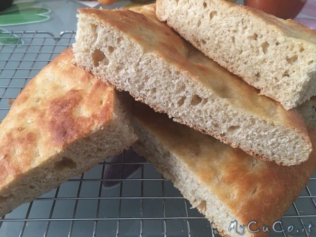 Focaccelle con latte di riso e semola rimacinata di grano duro integrale, impastate con cuisine e i-companion moulinex