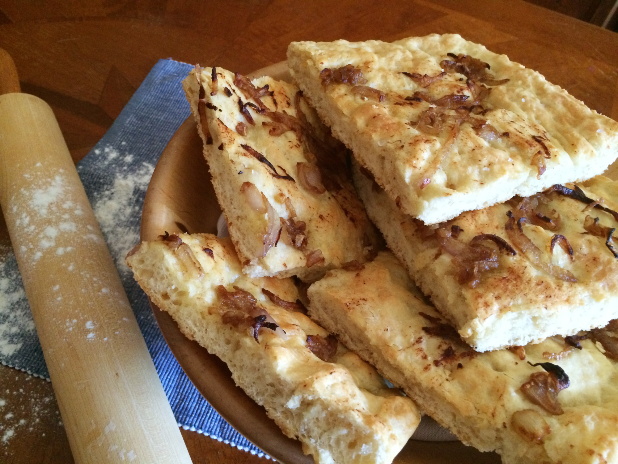 Focaccia acciughe e scalogno