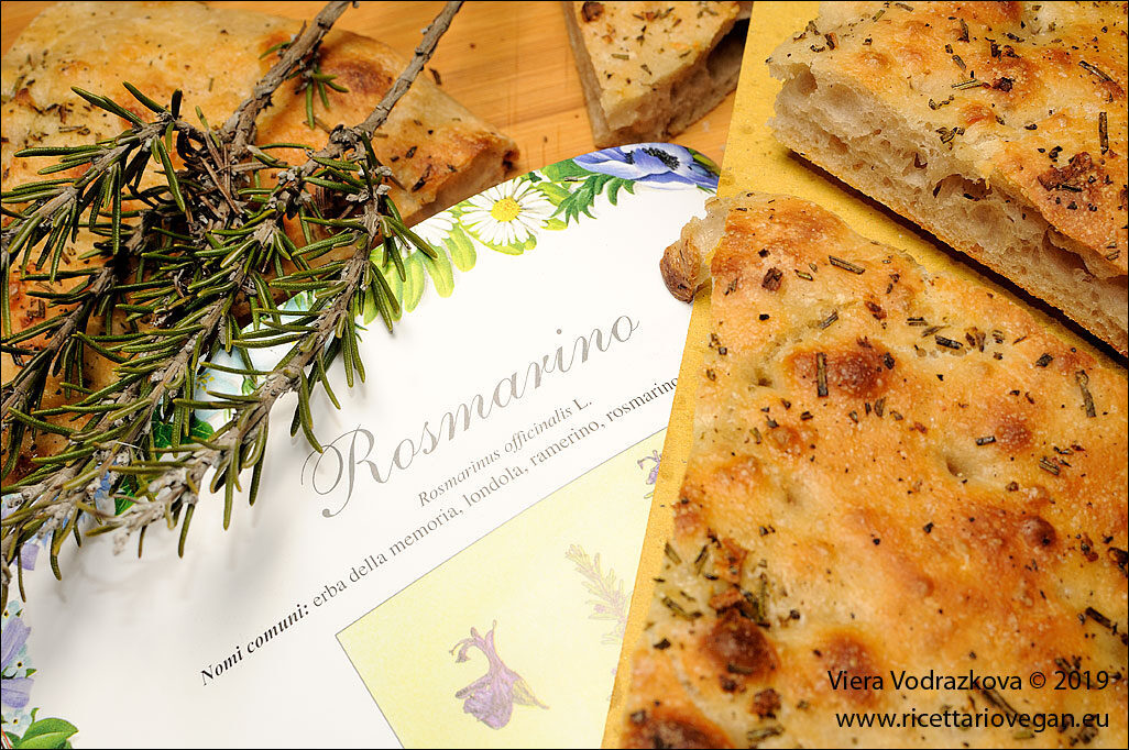 Focaccia aglio,olio e rosmarino 72 ore di lievitazione