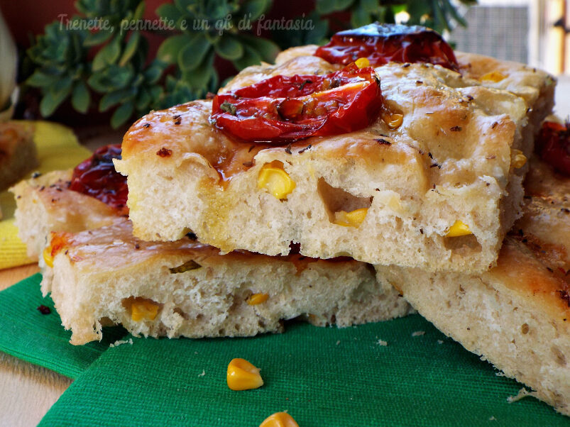 Focaccia al farro con mais e pomodorini confit