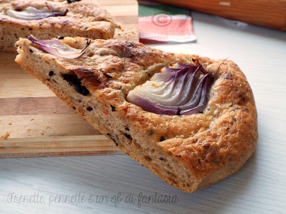Focaccia al pesto di olive e cipolla tropea