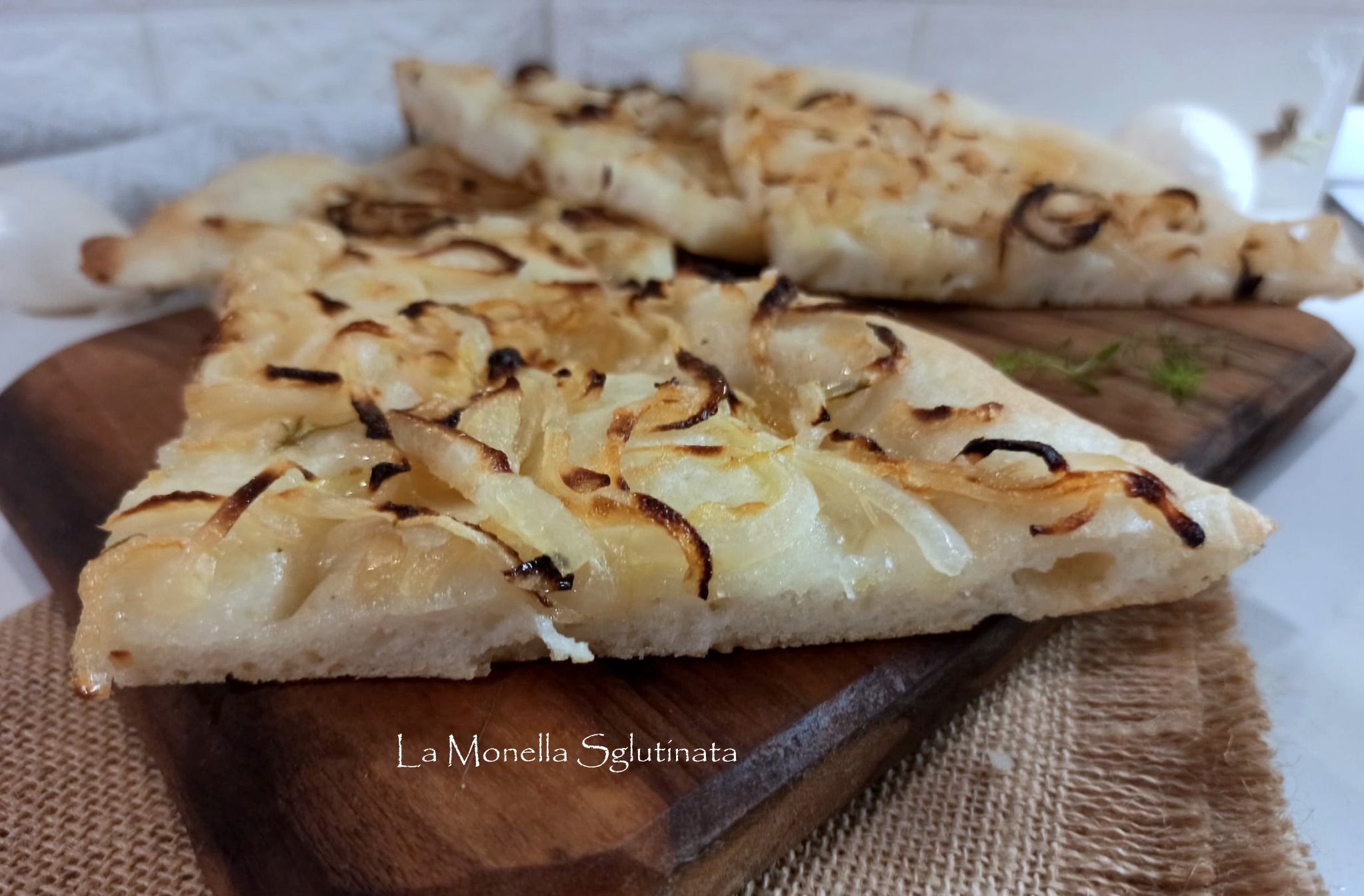 Focaccia  alle cipolle e timo senza glutine
