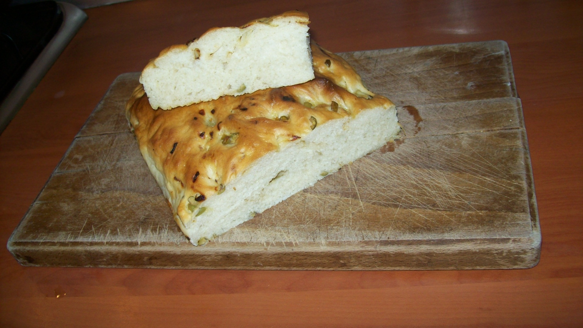 Focaccia alle olive e cipolle