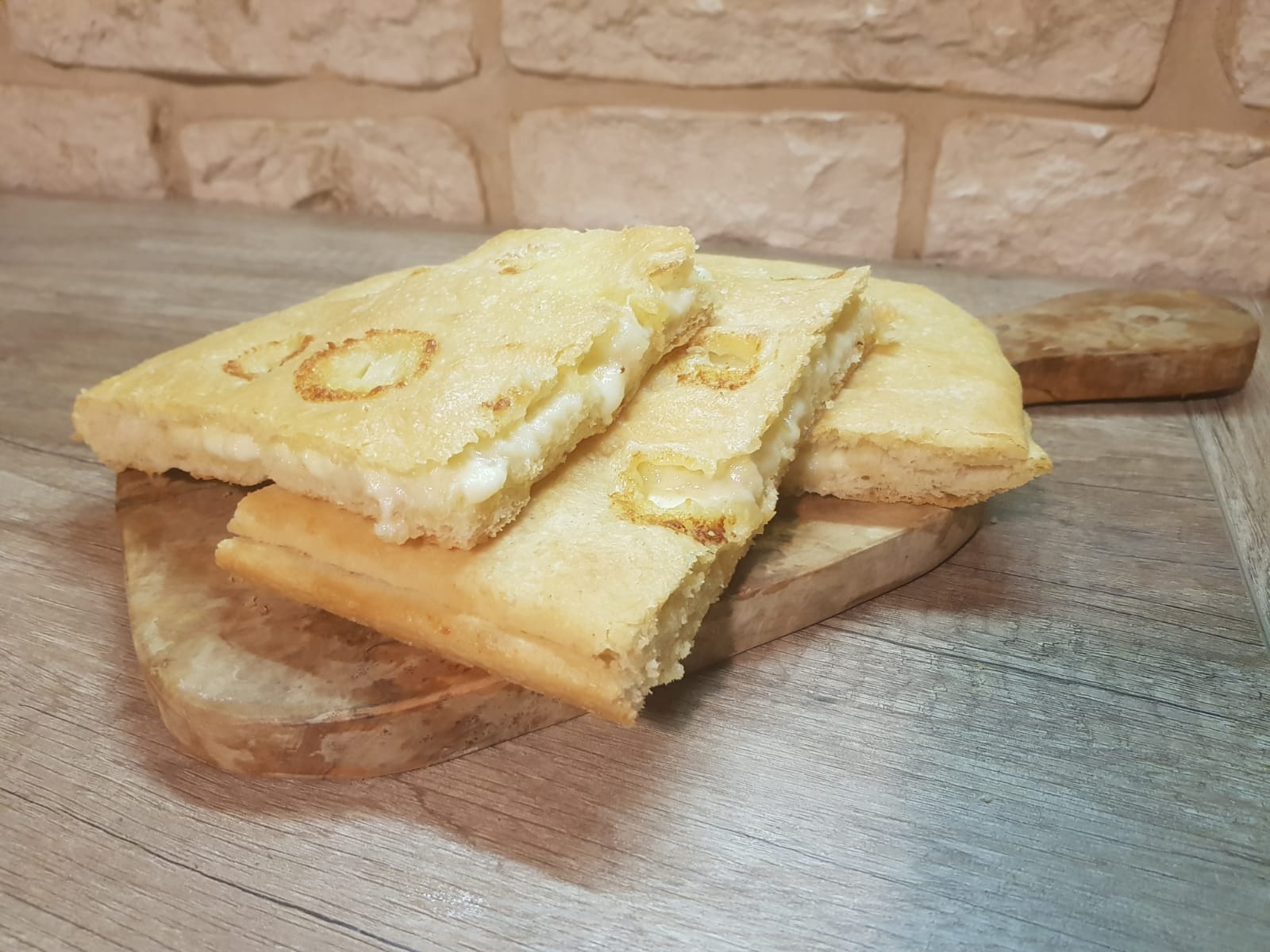 Focaccia allo stracchino fatta in casa: Ricetta completa