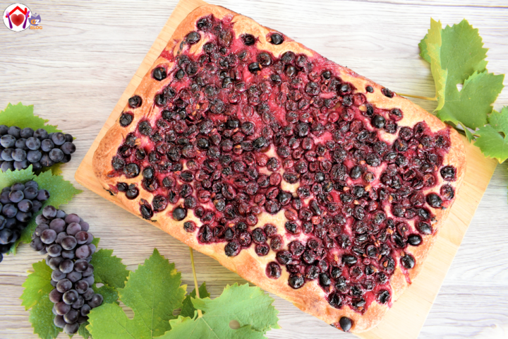 Focaccia all’uva fragola o ciaccia all’uva