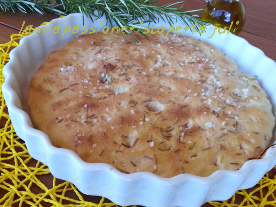 Focaccia barese sale grosso olio e rosmarino pizza pane
