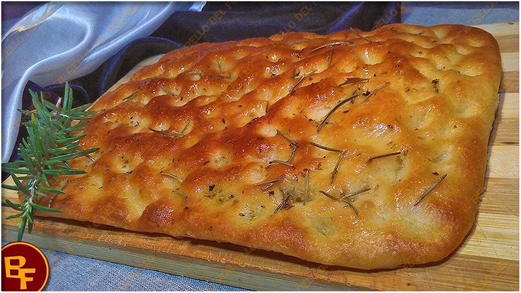 Focaccia bianca con sale e rosmarino