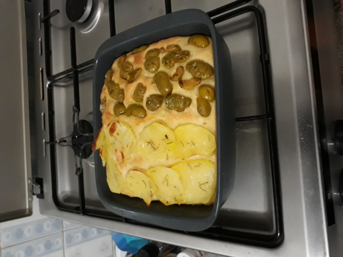 Focaccia bigusto di patate e olive