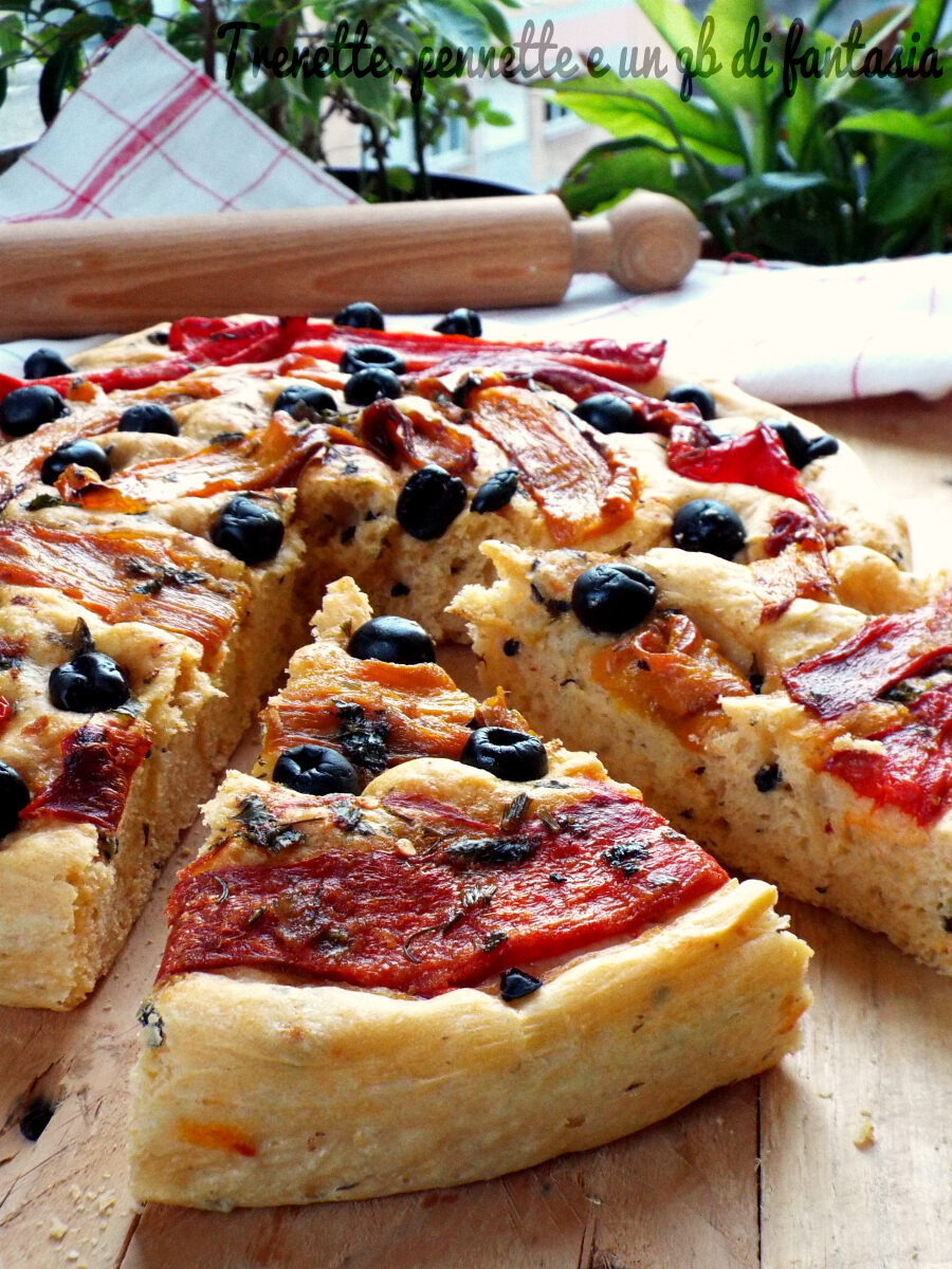 Focaccia brioche sfiziosa olive e peperoni gratinati