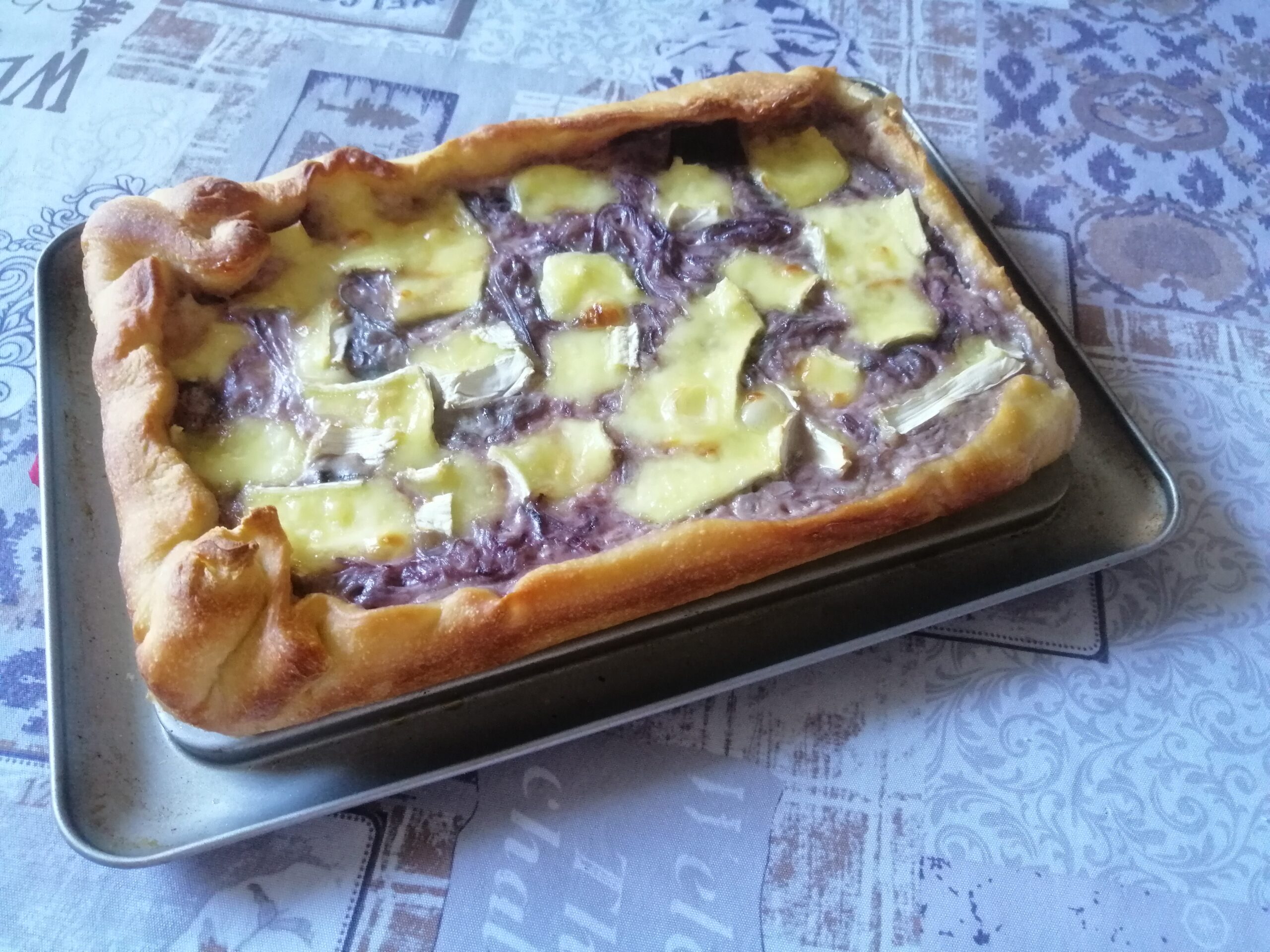Focaccia con cipolla di tropea e brie