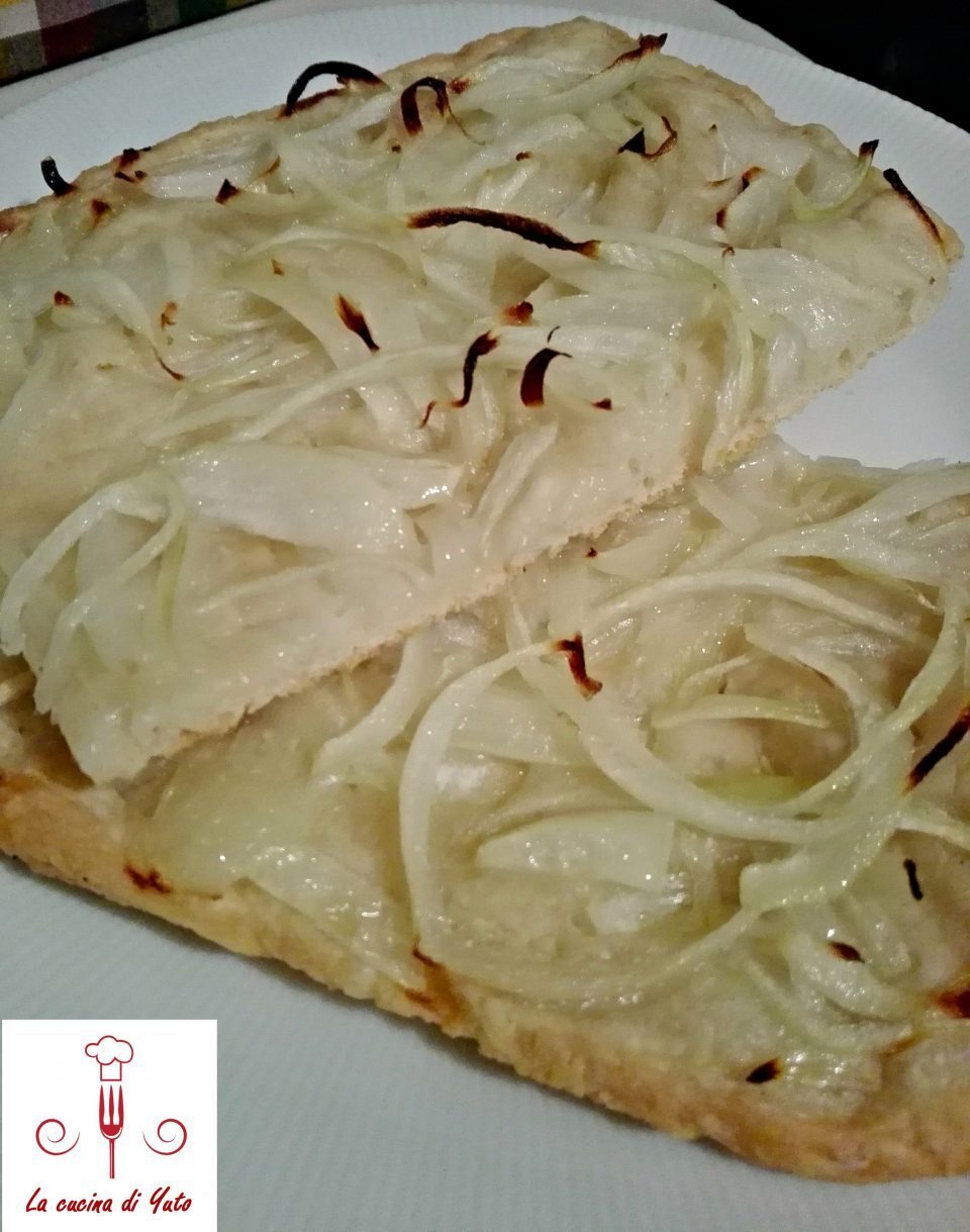 Focaccia con cipolle facile e morbida