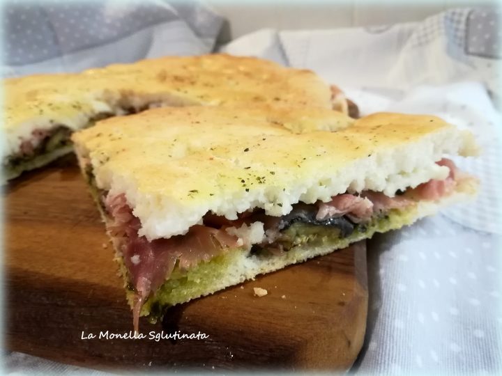 Focaccia con crudo melanzane e salsa verde