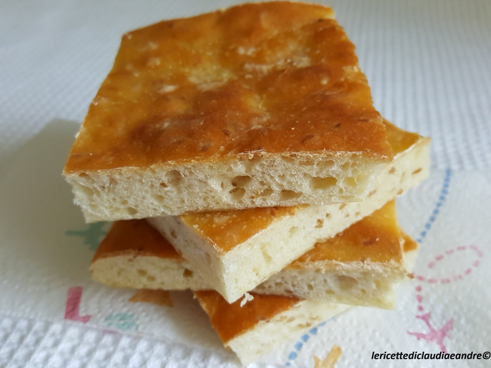 Focaccia con farina di ceci e semi di lino