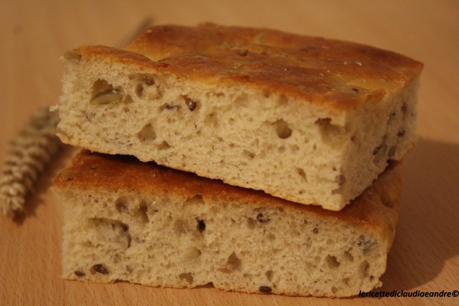 Focaccia con farina di ceci, misto di semi e lievito madre
