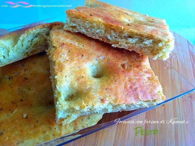 Focaccia con farina di kamut e pesto