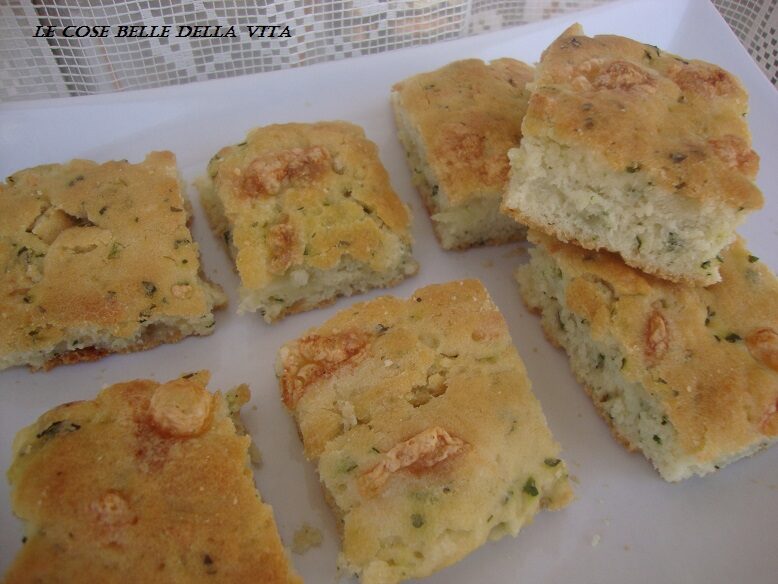 Focaccia con mozzarella e prezzemolo