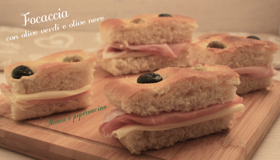 Focaccia con olive verdi e olive nere