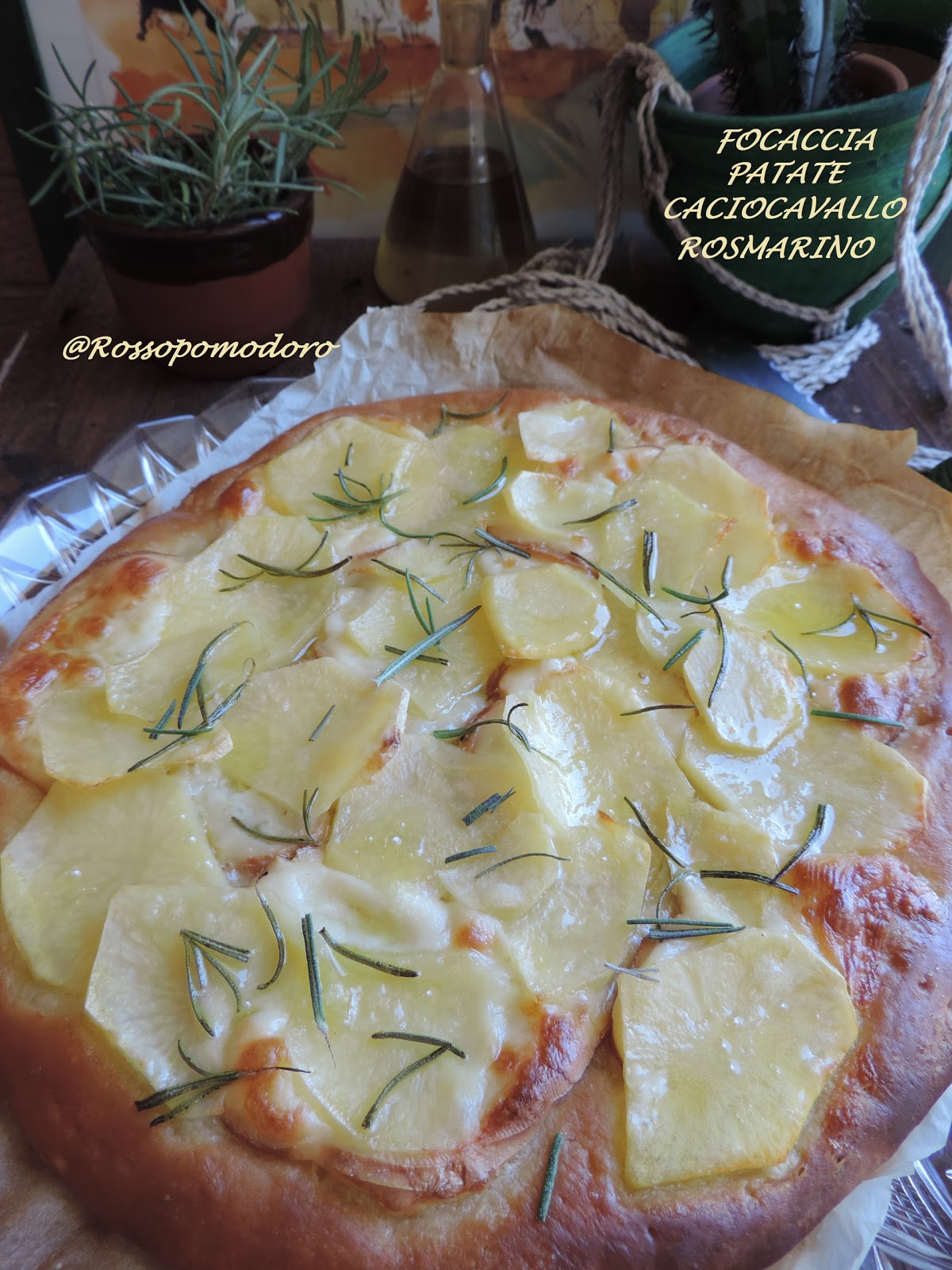 Focaccia con patate caciocavallo e rosmarino